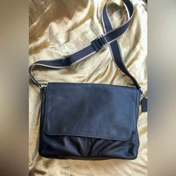 Coach large messenger bag. Chocolate leather. Like new. No call outs. - Picture 4 of 13
